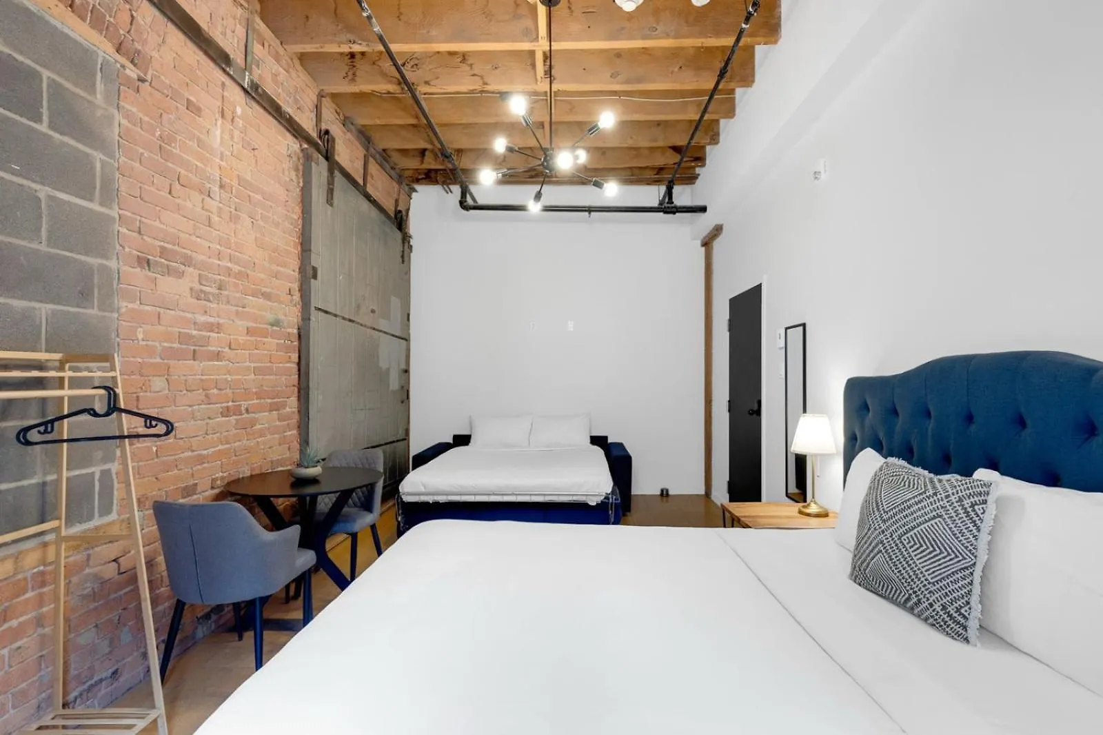 Hostel The Little Prince Rooms-Old Montreal Canada